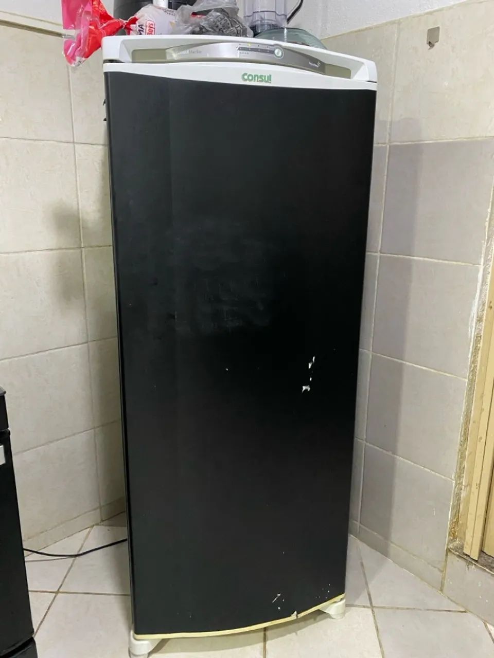 Geladeira Consul Facilite, frost free, congelador com trava, 300 L. R$ 800,00