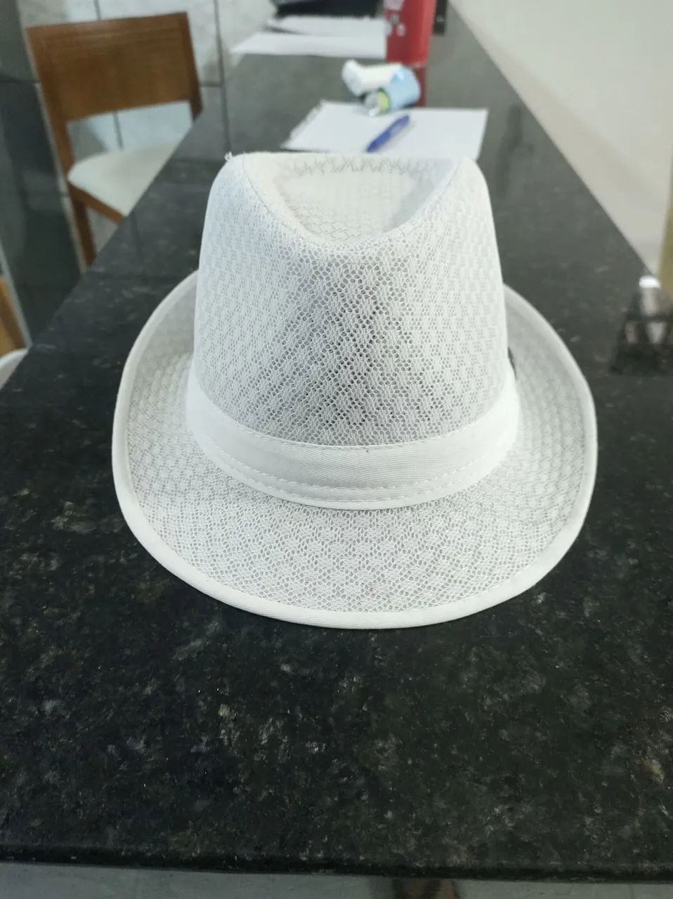 Chapéu Fedora Branco em Tecido Leve - Foto 2