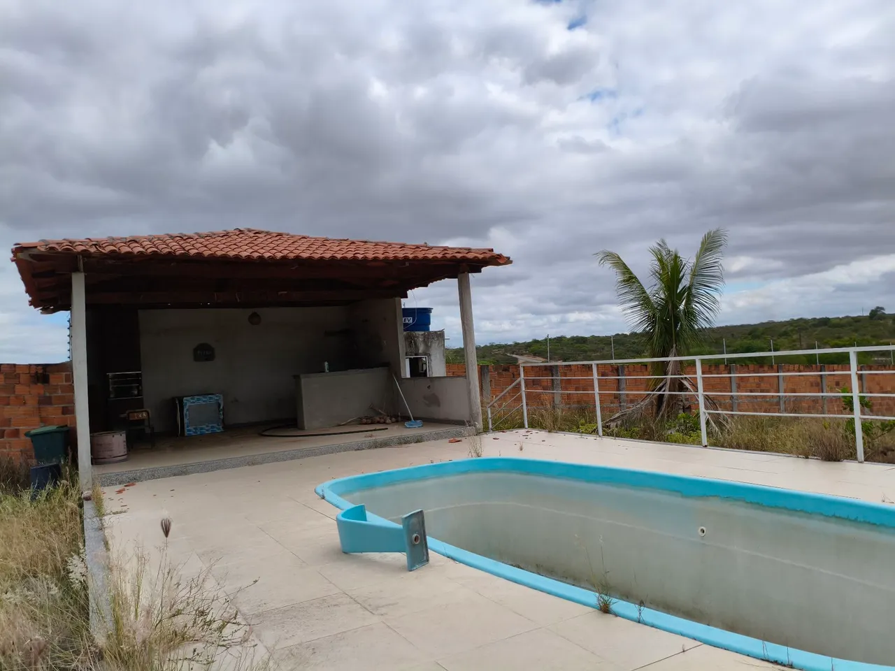 Sítio com Piscina com acesso asfaltada