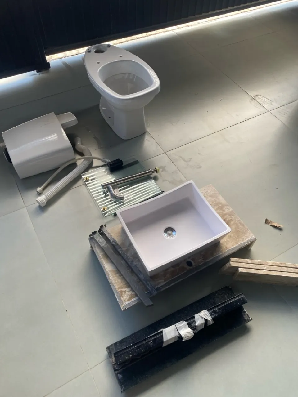 Cuba, vaso sanitário, box para benheiro, janela para banheiro