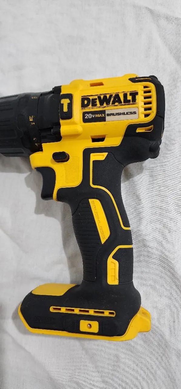 PARAFUSADEIRA E FURADEIRA DE IMPACTO - DEWALT ( sem bateria e sem carregador ) - Foto 2