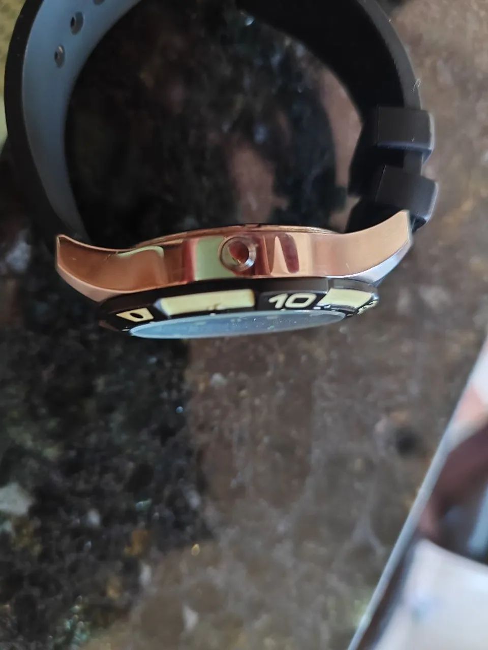 Relógio techno Aqua, sofisticado para 300 metros de profundidade.
