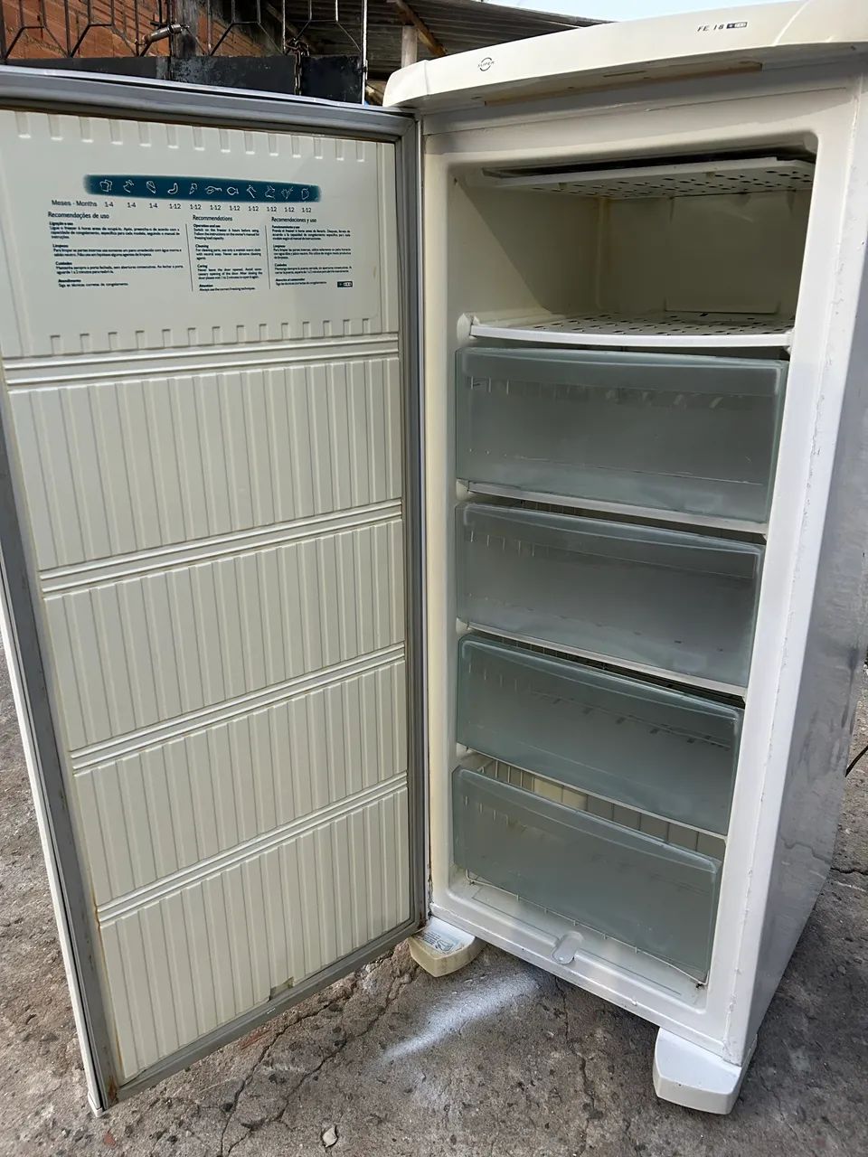 Freezer de 5 compartimentos 127v gelando perfeitamente não baixo valor e nem reservo  - Foto 2