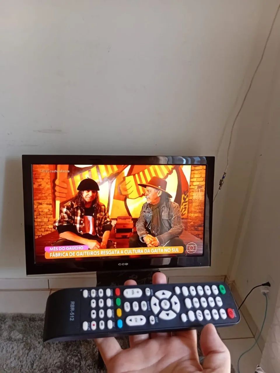 Tv digital CCE 45 polegadas com controle/não  é  SMART - Foto 2