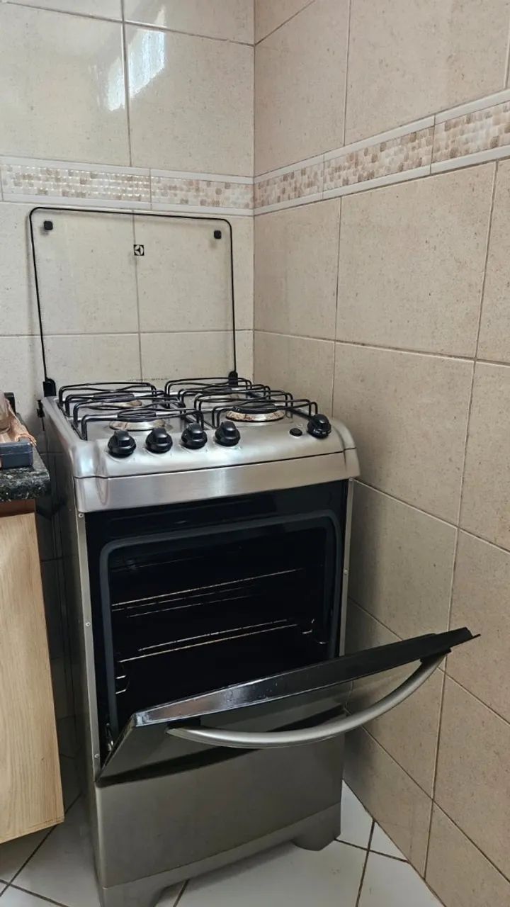(((( OFERTA )))) Fogão 4 bocas Electrolux inox usado  - Foto 4