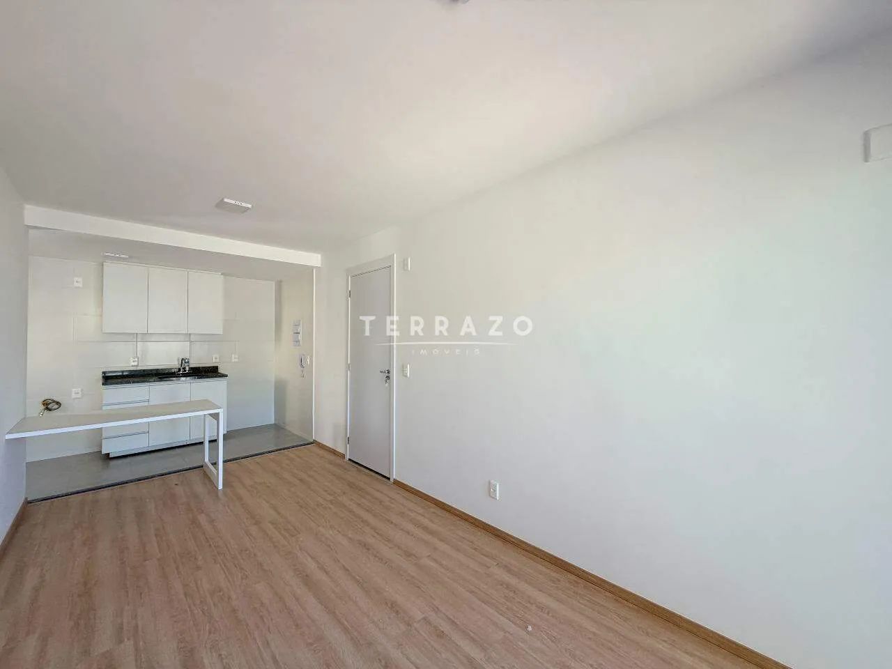 Apartamento 2 quartos sendo 1 suíte na posse! - Foto 3