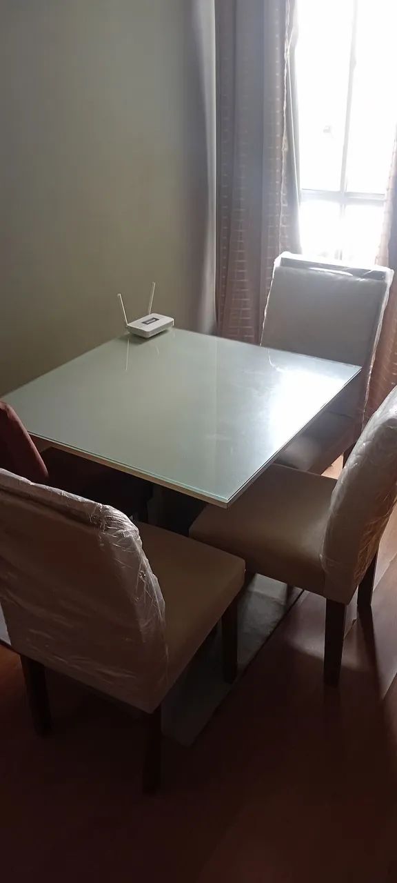 Vendo mesa recém comprada ainda no plástico 
