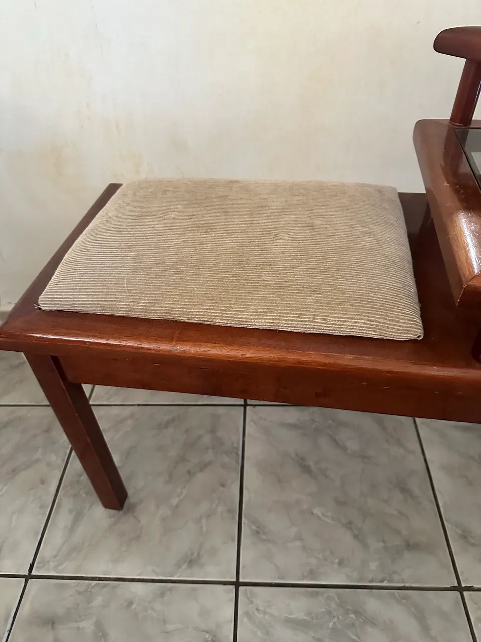 Selling a small side table470982795482910720