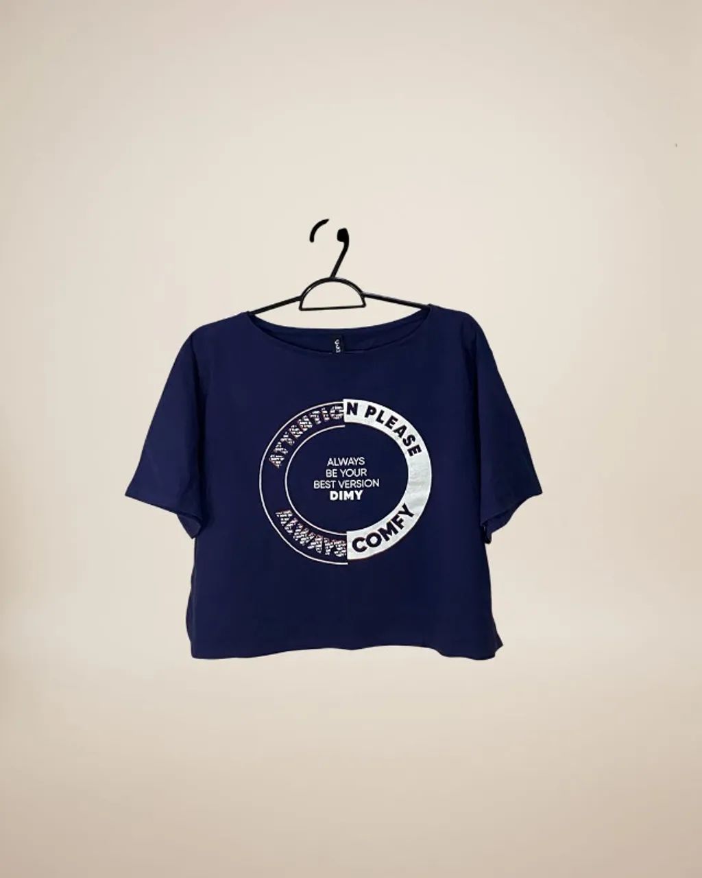Camiseta cropped estampada azul marinho tam G - Foto 3