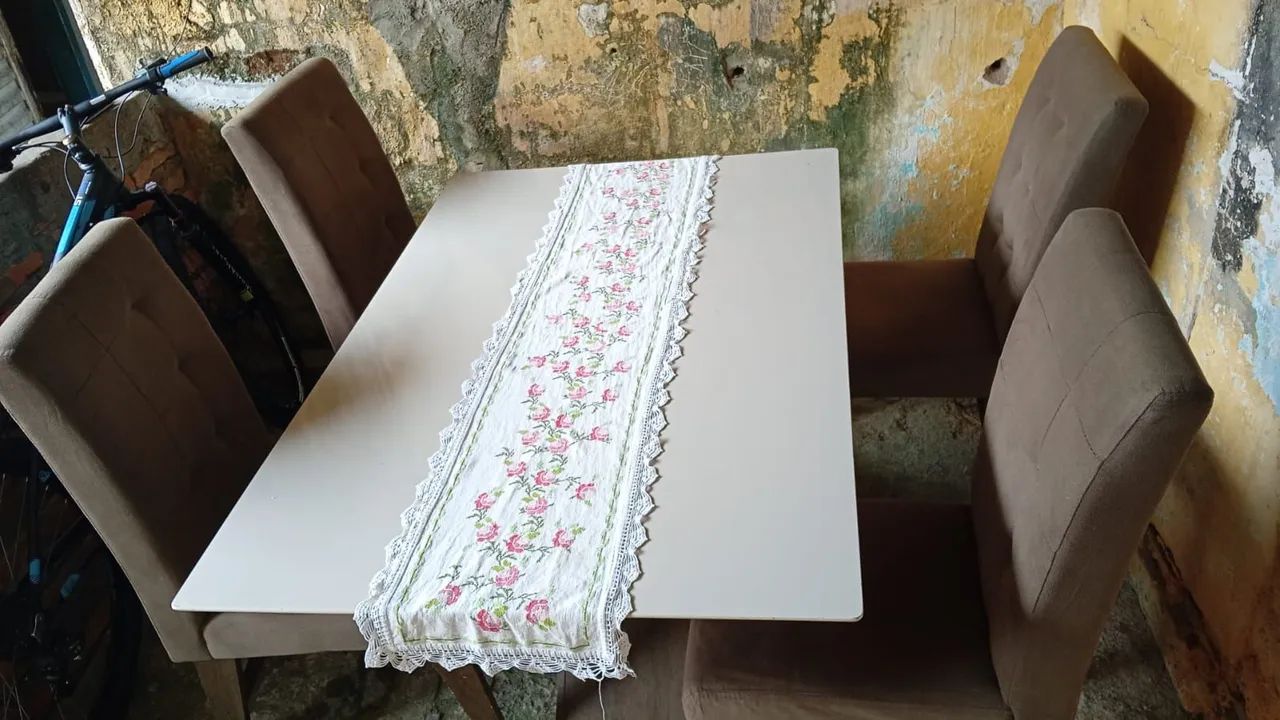 Mesa com 4 cadeiras  - Foto 2