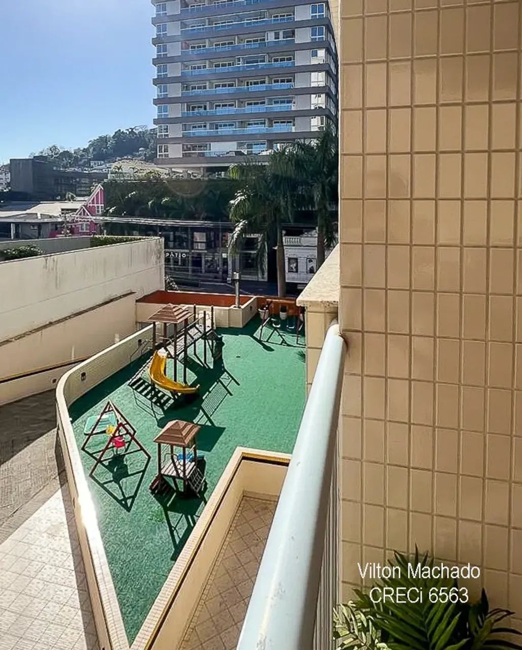Apartamento mobiliado de 2 quartos (1 suíte), sacada, com lazer, no Centro - Florianópolis - Foto 3