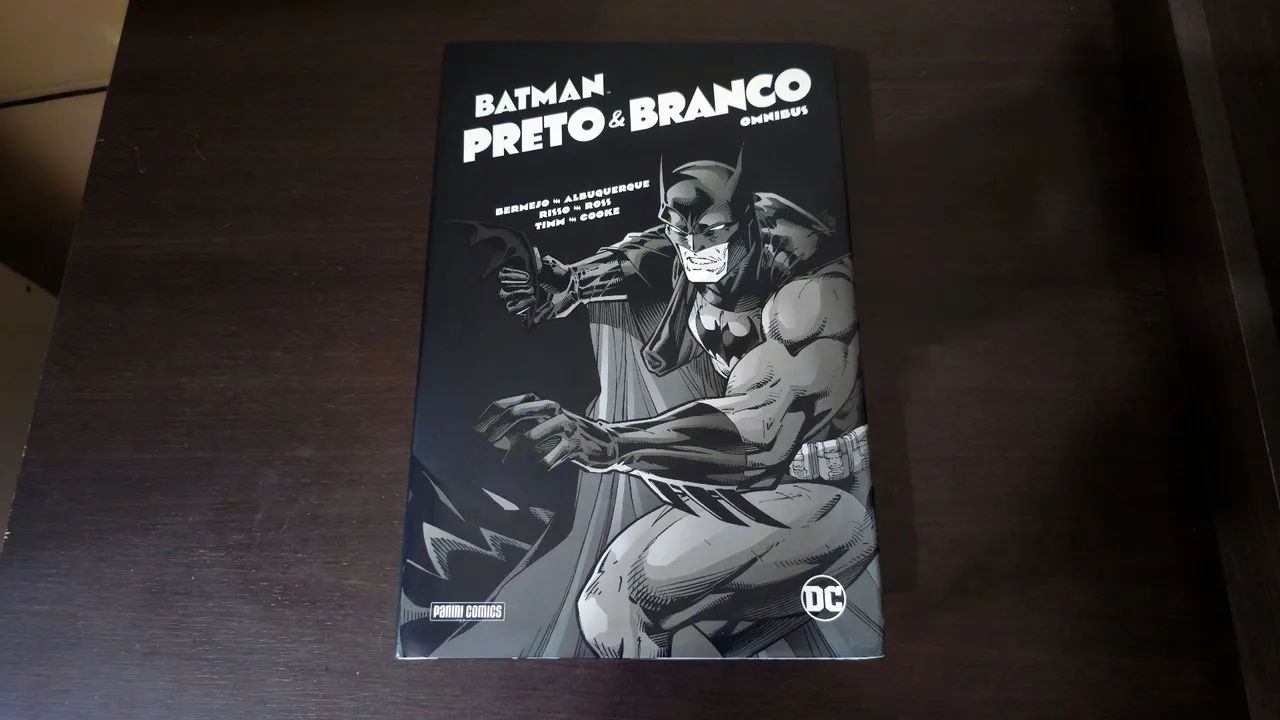 Batman Preto e Branco Omnibus - DC Comics - HQ Panini