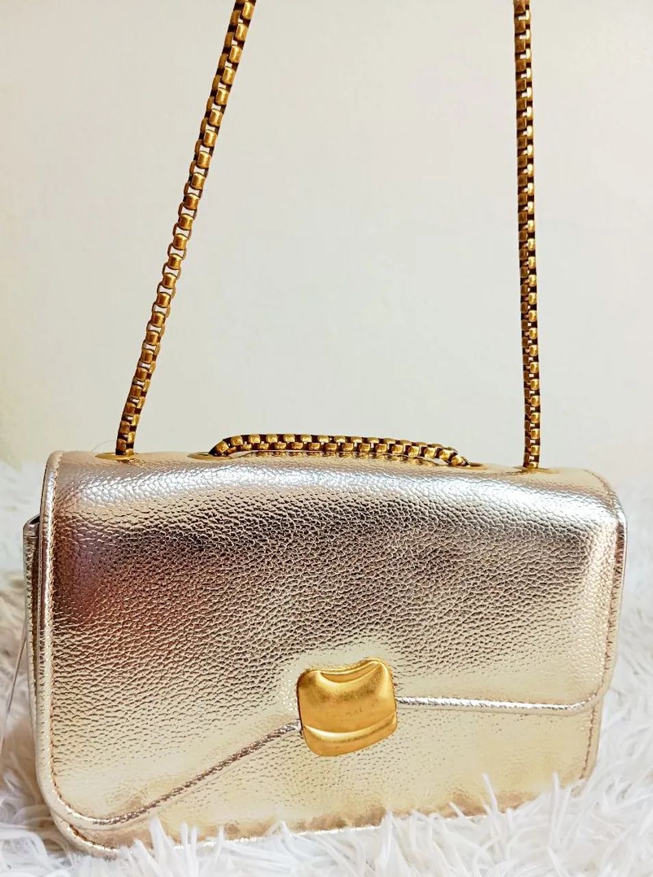 Bolsa Feminina Dourada Chiquérrima Nova