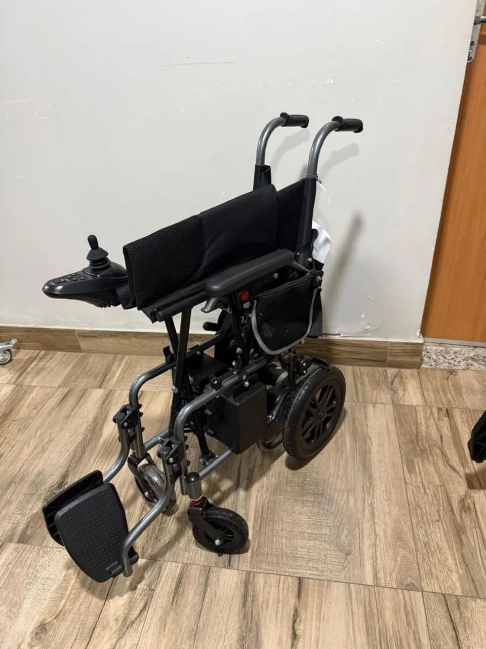 Cadeira de rodas motorizada  - Foto 4