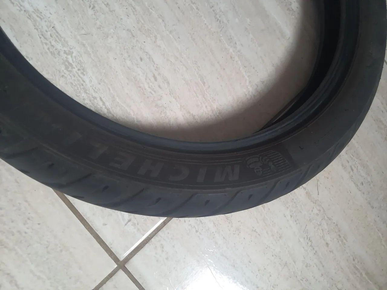 Pneu traseiro original Factor
