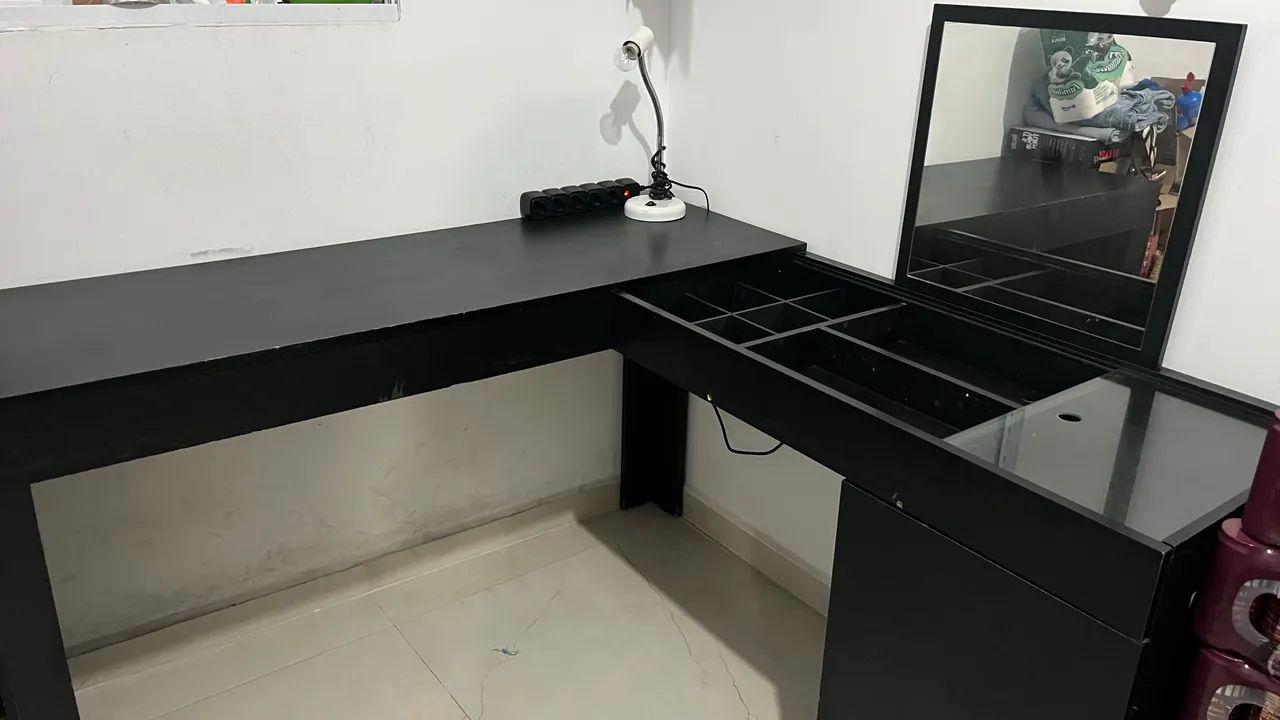 Escrivaninha Penteadeira de Canto com Espelho - 136cm