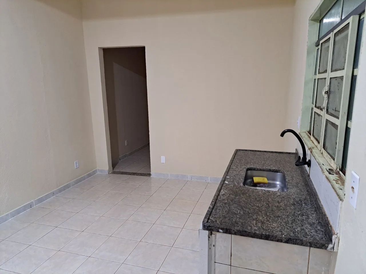Aluga-se com 01 vaga de garagem. - Foto 2
