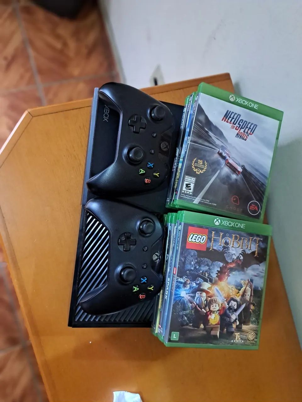 Xbox one com 2 controles e 9 jogos - Foto 5