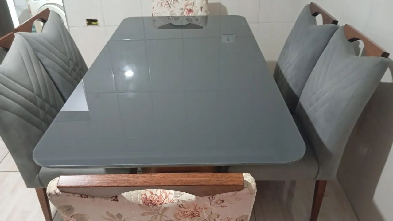 Mesa de 6 cadeiras com tampo de vidro - Foto 2