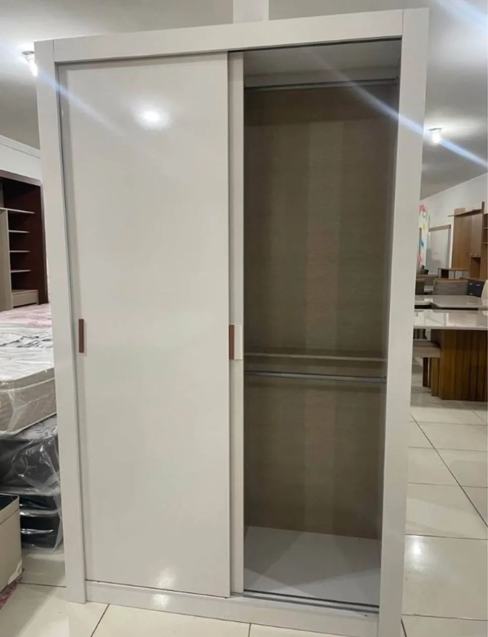 Guarda roupa Espanha branco - Foto 2