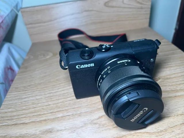 Câmera Cânon M200