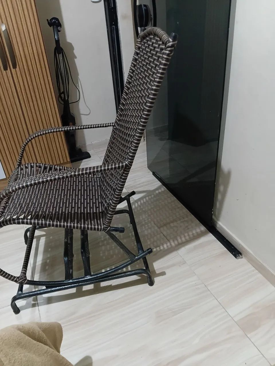 Vendo Cadeira de balanço  semi nova - Foto 2