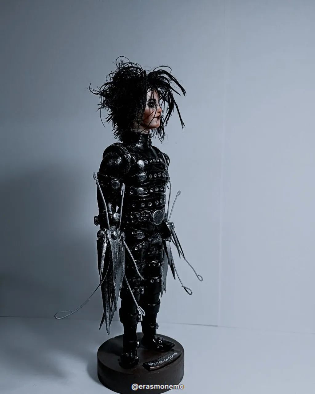 Edward mãos de tesoura boneco  - Foto 2