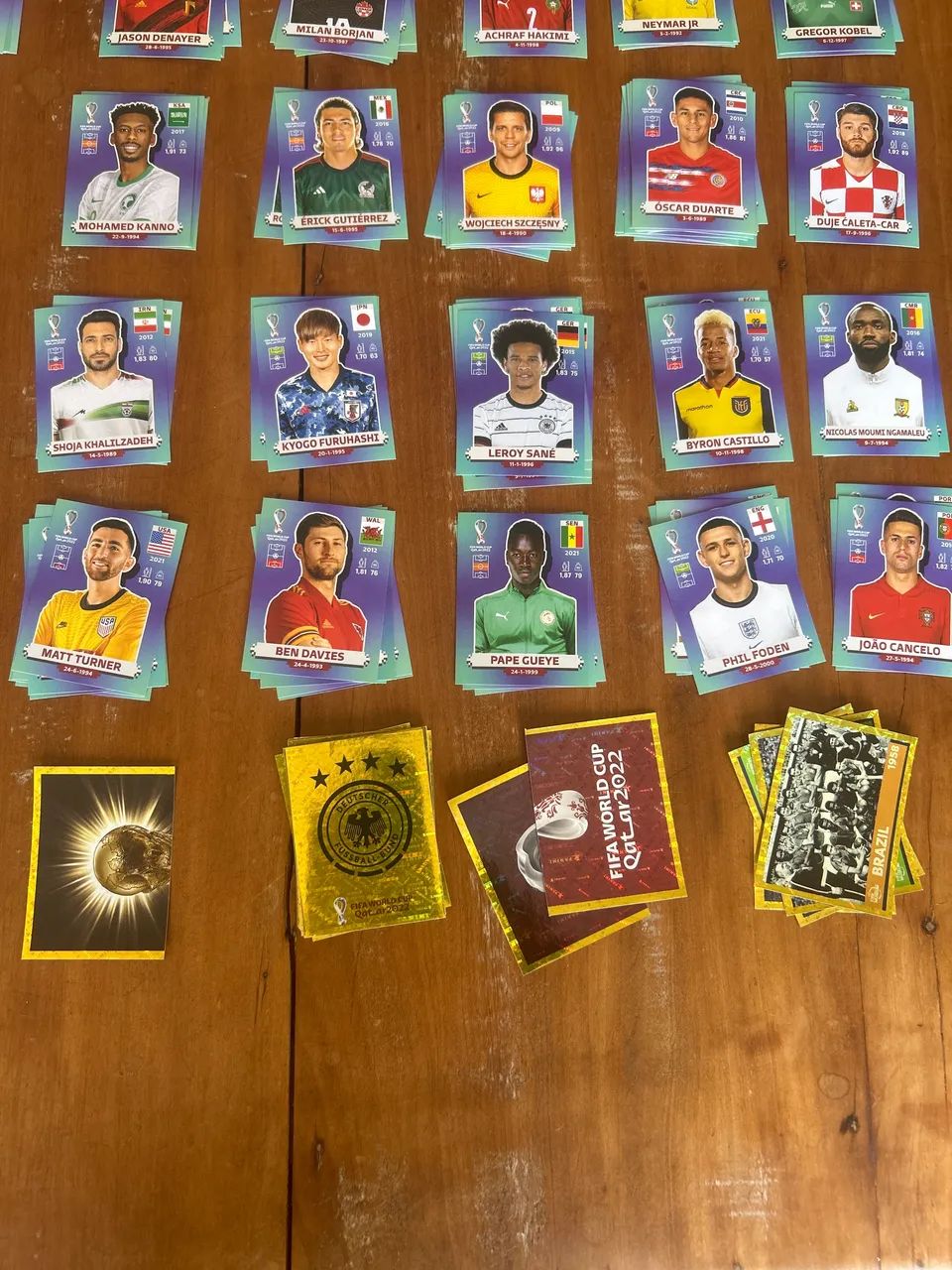 Lote 212 figurinhas copa do mundo 2022 - Foto 3