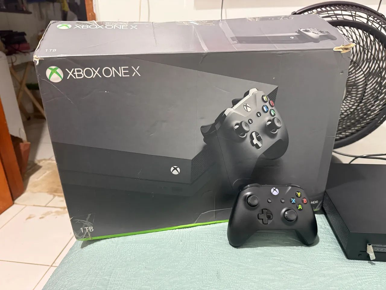 Xbox one X só na caixa conservado 