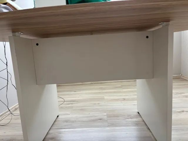 Mesa de reunião418477611072235522