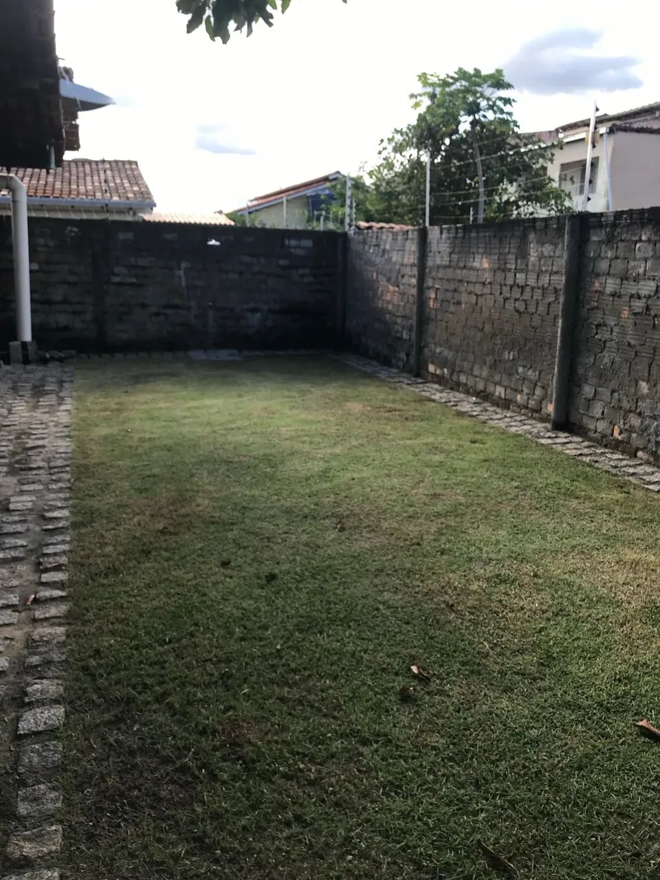 Alugo casa 3 quartos com 2 suítes ajardinada - Foto 5