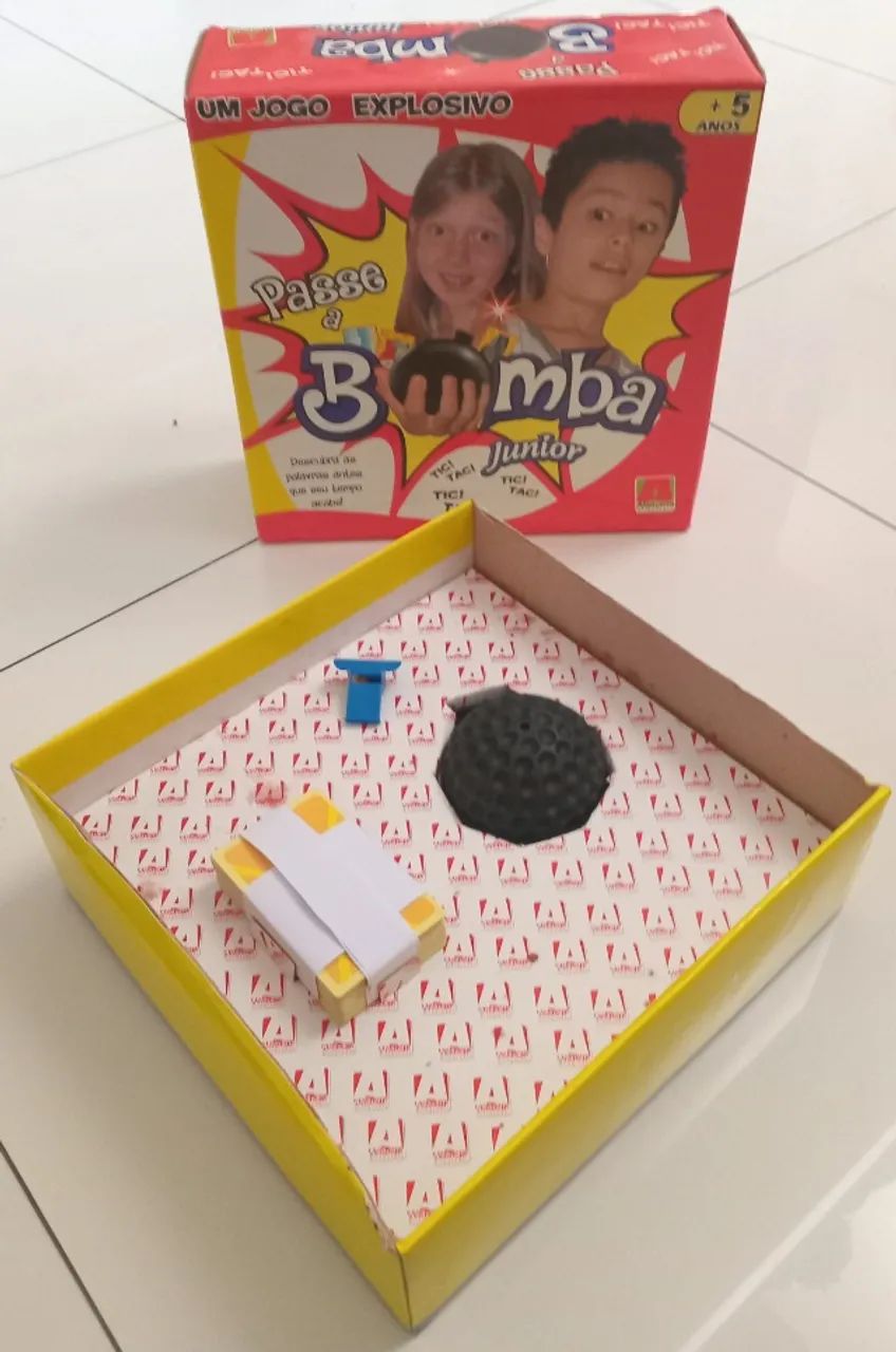 Jogo Passe a Bomba Junior com a caixa - cartas, apito e bomba que NÃO funciona - Foto 2