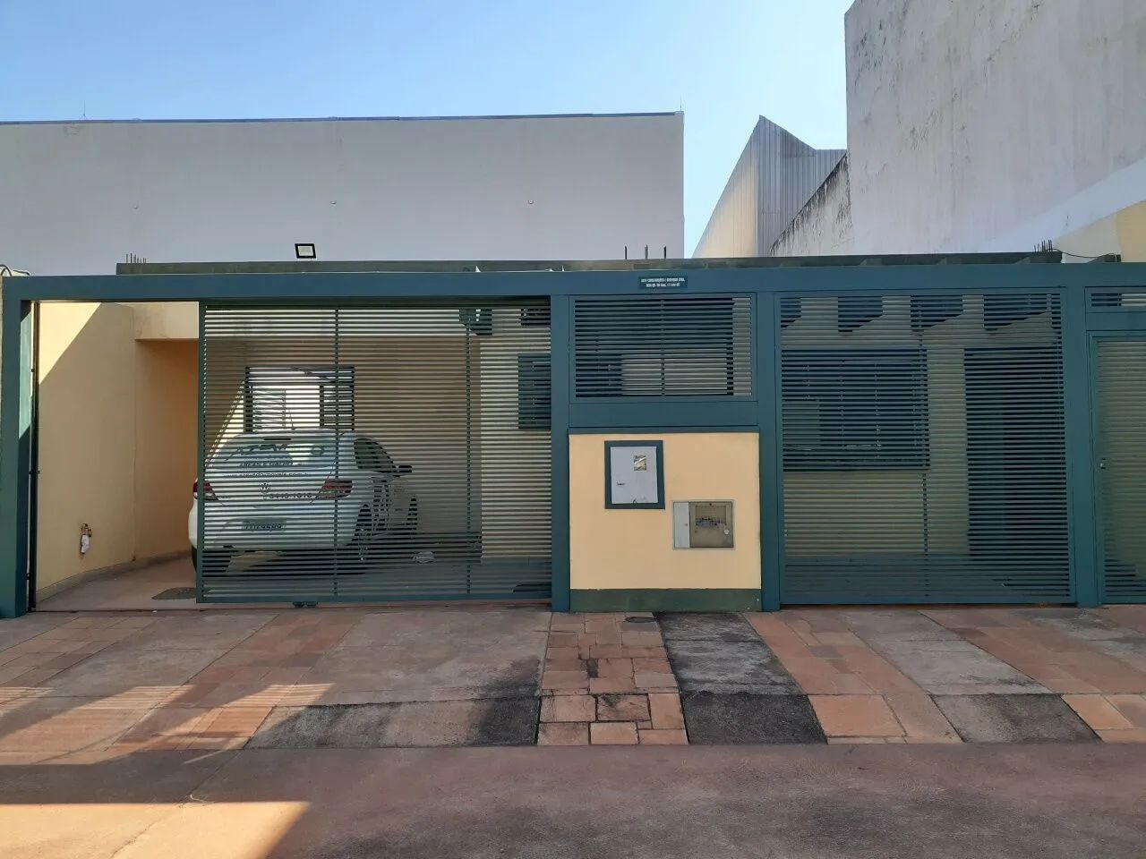 CASA NA ZONA INDUSTRIAL (SCIA - GUARÁ, BRASÍLIA/DF)