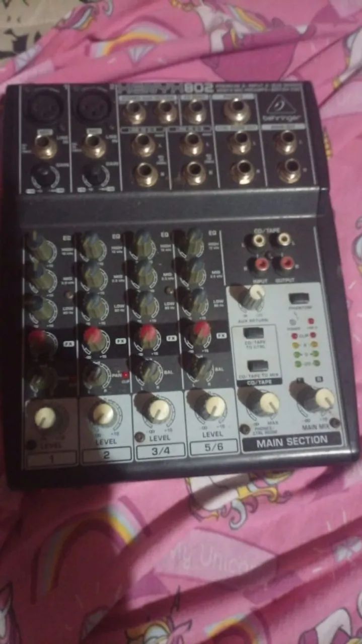 Mesa de som da Behringer 