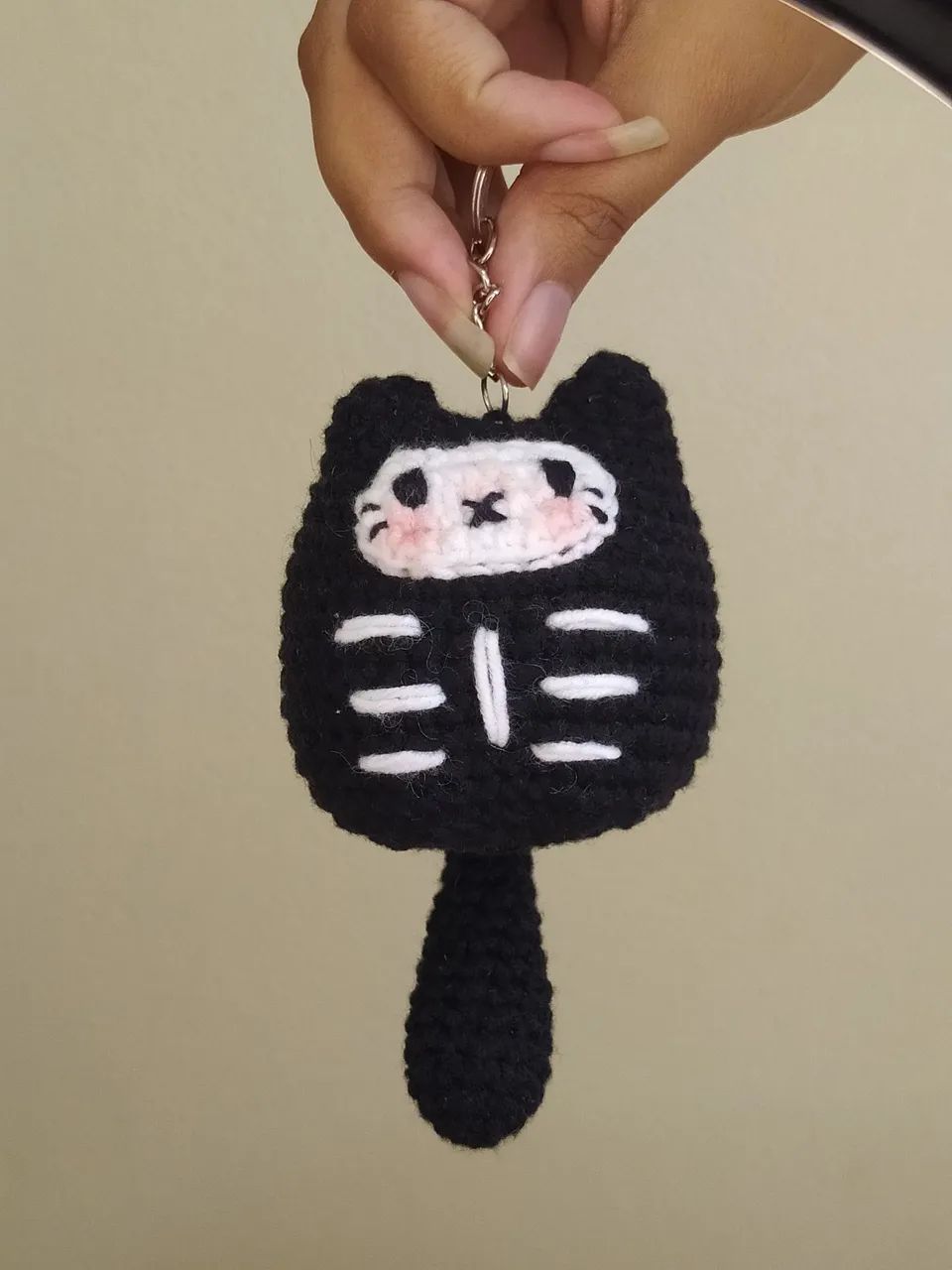 Gatinhos Halloween - Chaveirinho de crochê - Foto 3