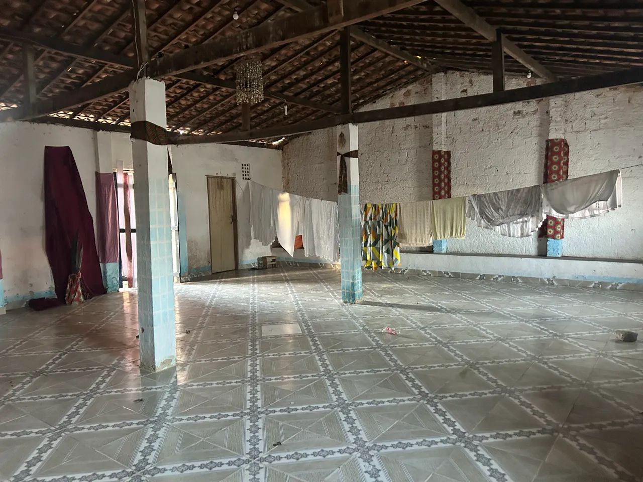 Vendo casa com galpão ao lado . - Foto 5