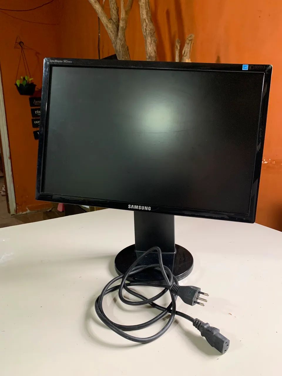 Monitor Samsung SyncMaster 943BWX 19" funcionando