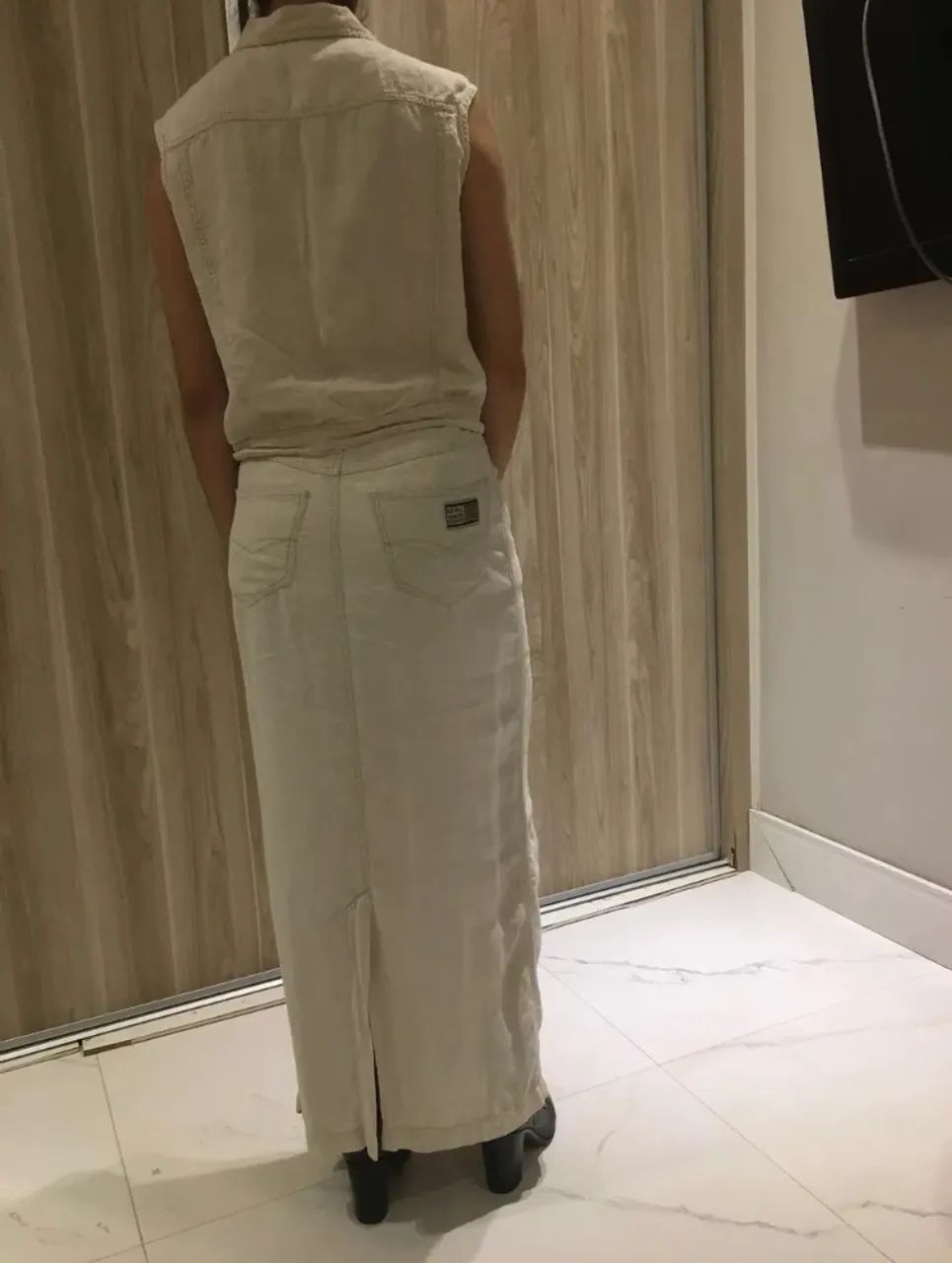 Conjunto saia longa e colete bege  - Foto 2