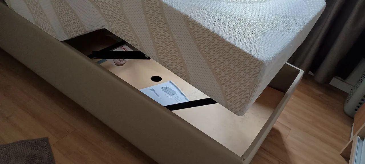 Uma cama solteiro retrátil 