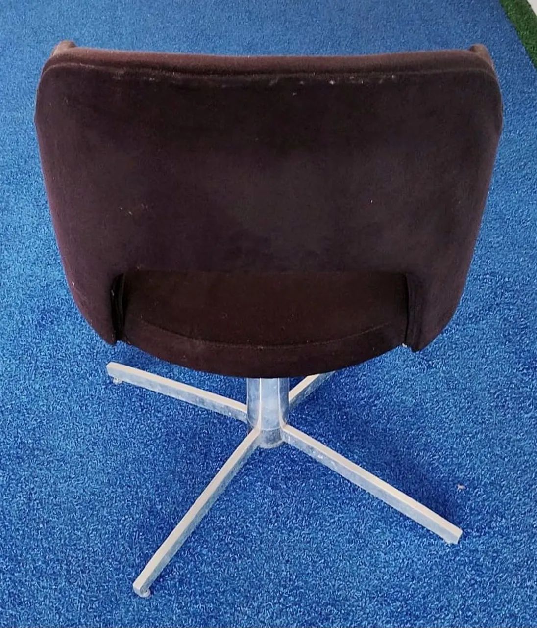Poltrona Decorativa Giratória com Base de Alumínio - Foto 4