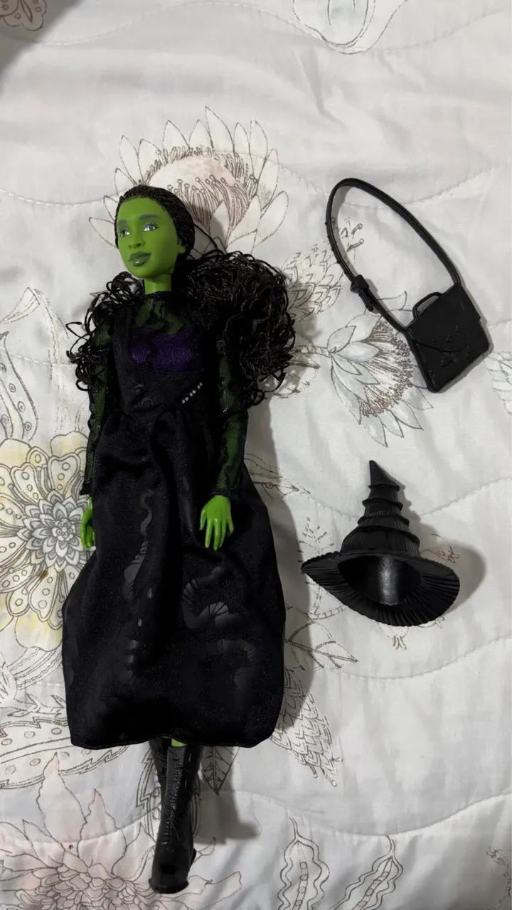 Boneca da Elphaba de wicked - MATTEL - Foto 3