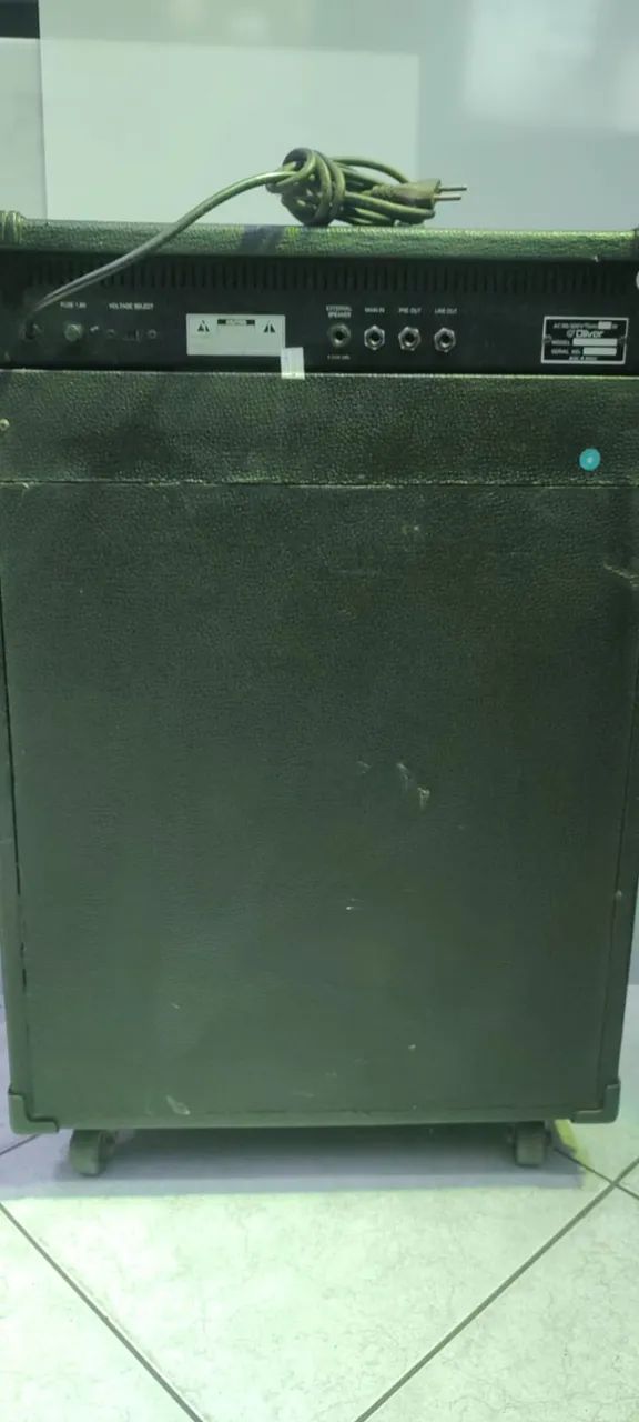 CUBO PARA CONTRABAIXO  MARCA :OLIVER  MOD: BS-80 RARO IMPECÁVEL;falante 15 polegadas - Foto 2