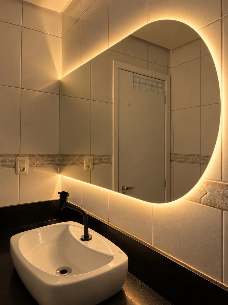 Espelho oval de Led