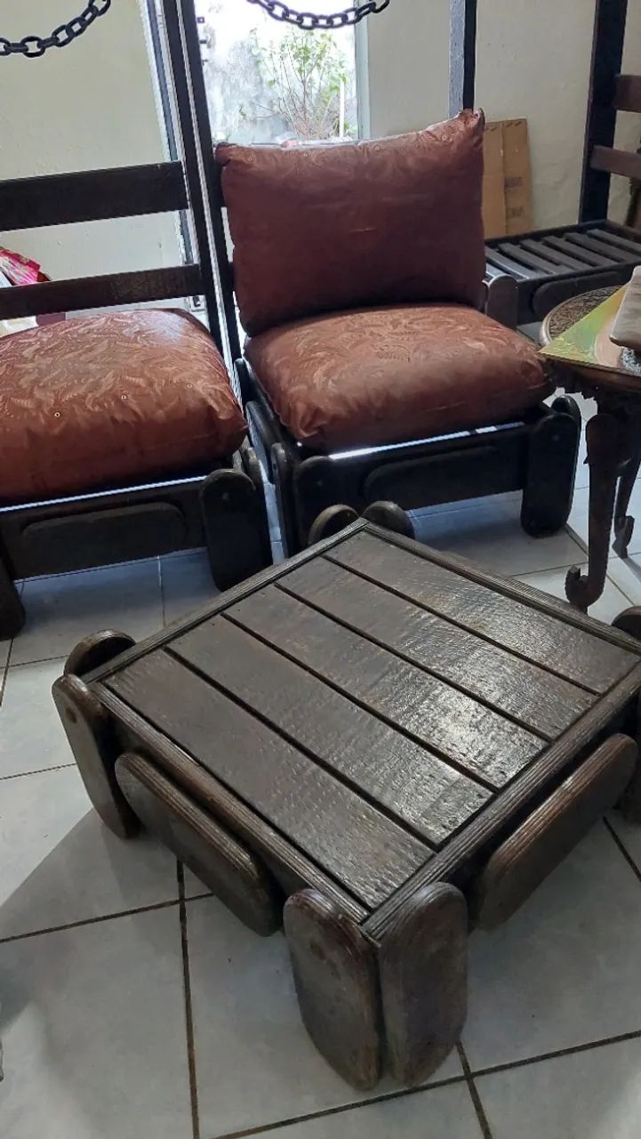 CONJ POLTRONAS EM MADEIRA MACIÇA  - Foto 3