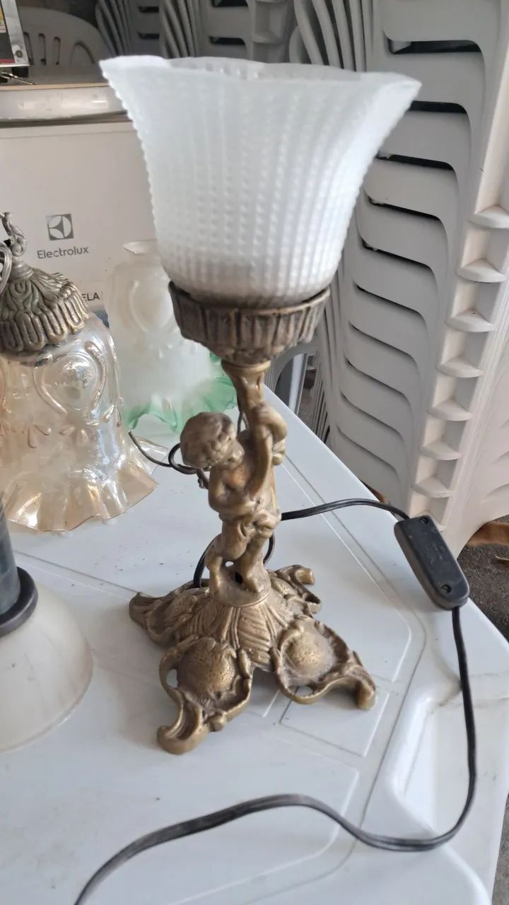 Abaju de bronze e peças  - Foto 2