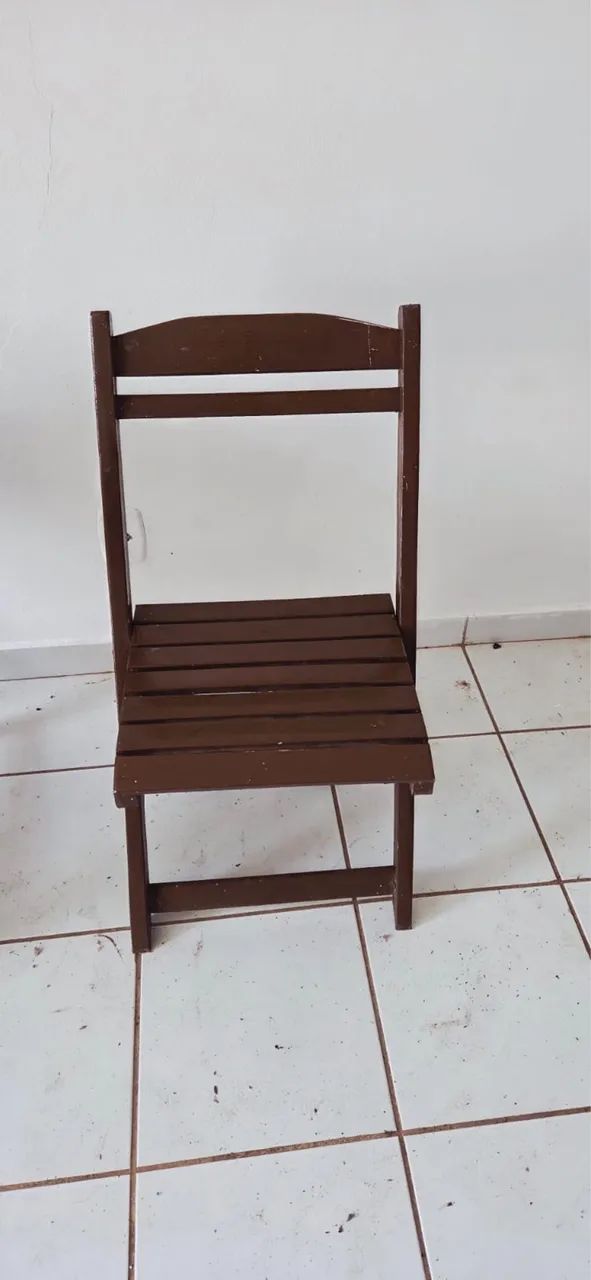 Mesa e cadeira de madeira  - Foto 2