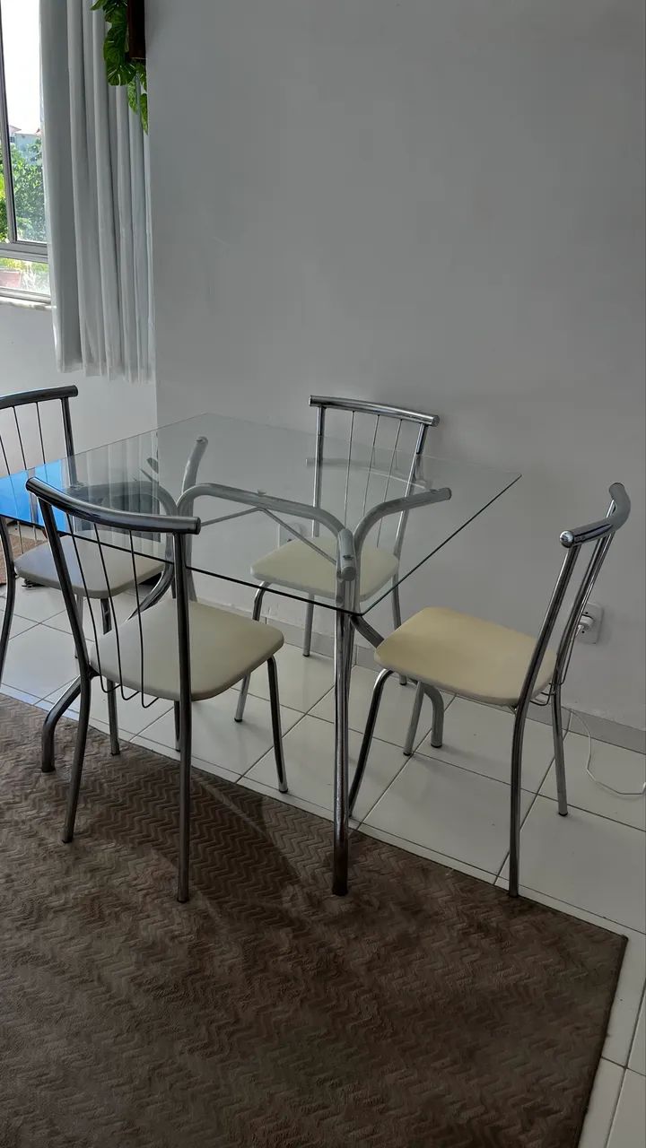 Mesa com quatro cadeiras  - Foto 3