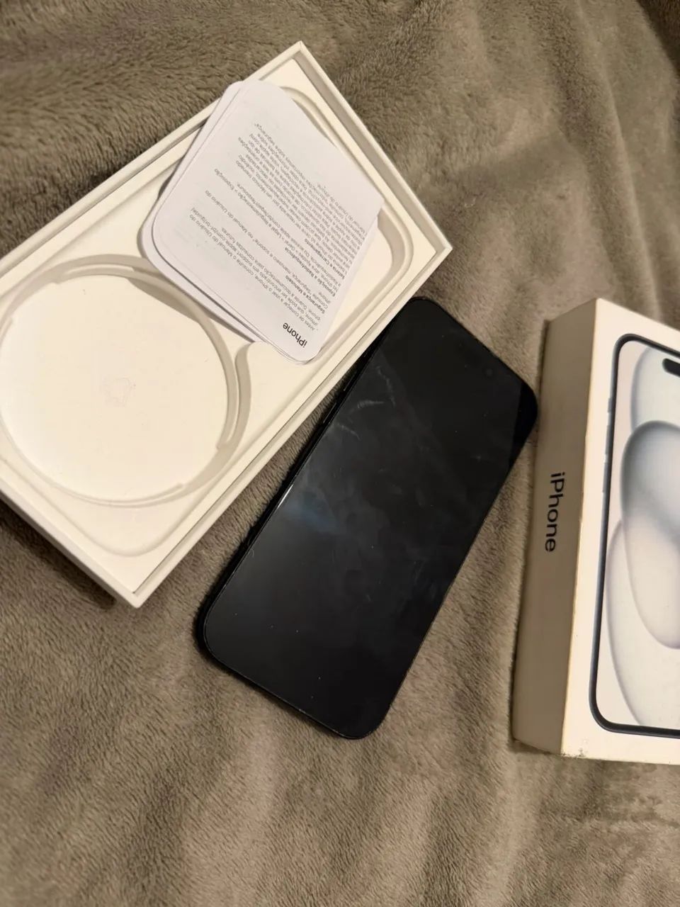 iPhone 15 pouco uso perfeito!