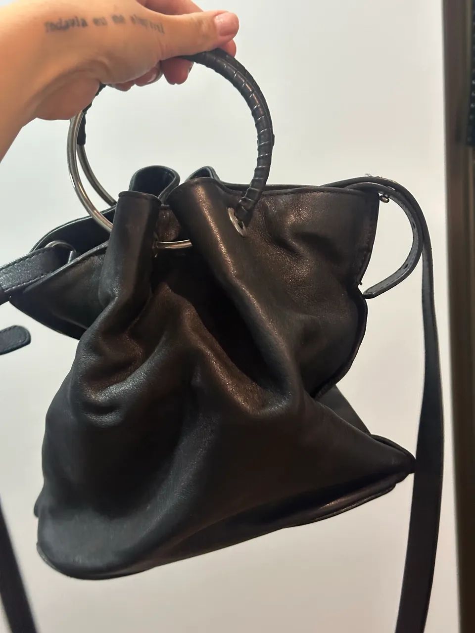 Bolsa Arrezo preta 100% couro  - Foto 3