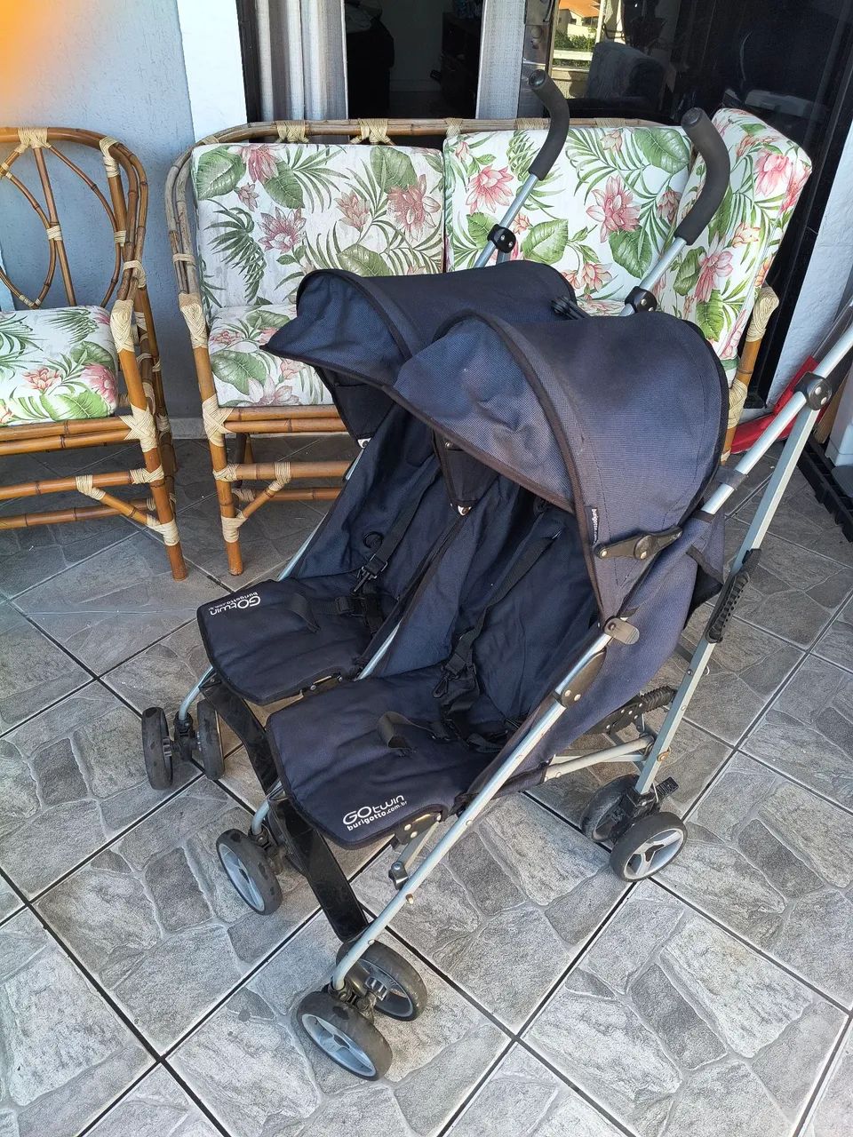 Carrinho de bebê para gêmeos 